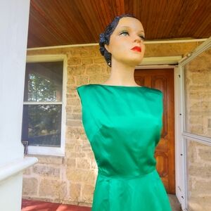 Vintage Green 1950s Satin Sleeveless Dress